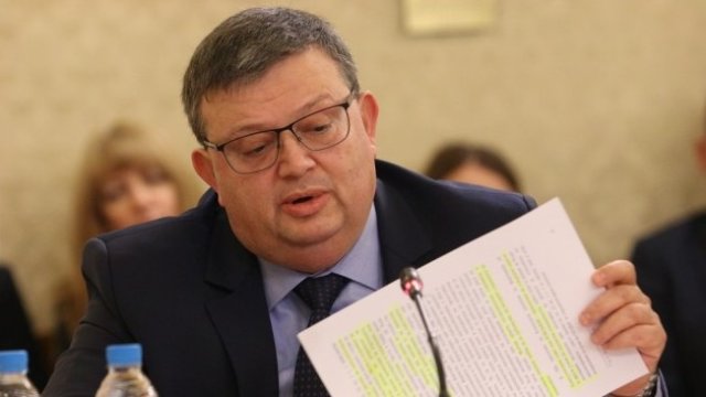 <p>
	Сотир Цацаров <em>Снимка: БГНЕС</em></p>
