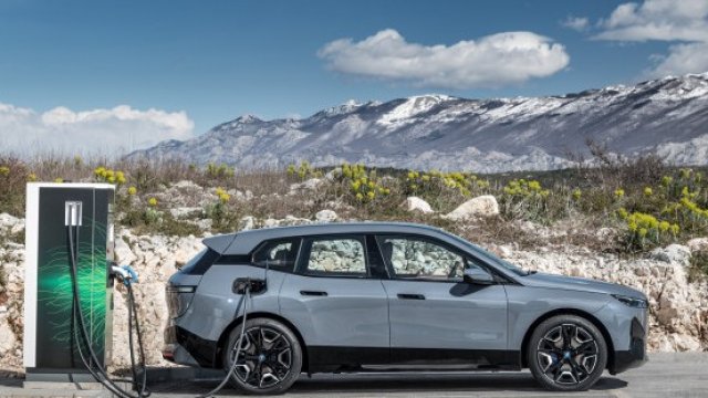 <p>
	<em>Снимка: BMW</em></p>
