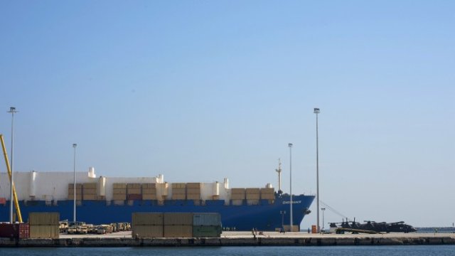 <p>
	Пристанището играе важна роля за транспорта на оръжия и военни на НАТО. <em>Снимка: ЕРА</em></p>
