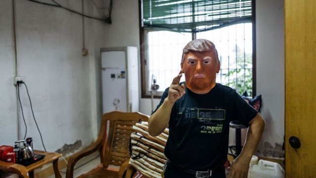 <p>
	Aмериканците избраха за президент един бизнес магнат с непредвидим характер, съмнително минало и без никакъв политически опит. <em>Снимка: Getty Images News</em></p>
