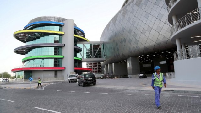 <p>
	Стадион Халифа в Доха. <em>Снимка: Архив Ройтерс</em></p>
