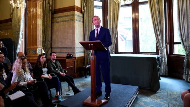 <p>
	<em>Тим Фарън. Снимка: Архив Ройтерс</em></p>
