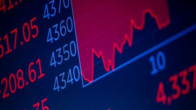 Войната в Украйна комбинира рисковете от минали кризи за пазара