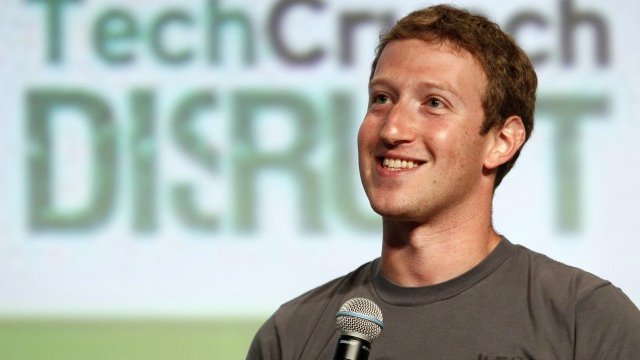 <p>
	Зукърбърг: Цената на акциите ни &bdquo;очевидно е разочароваща&quot;. <em>Снимка: Ройтерс</em></p>
