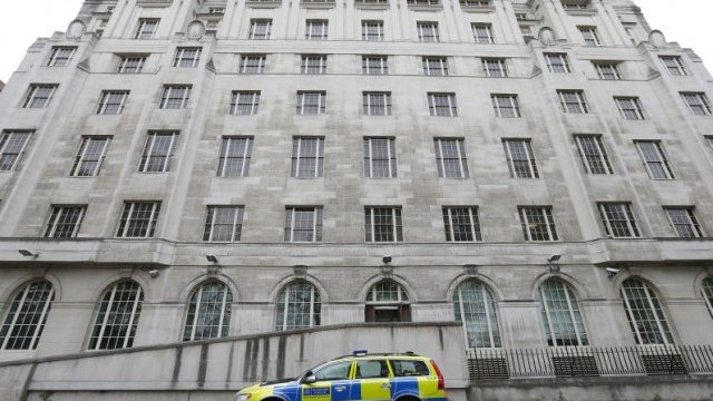 <p>
	Сградата е увековечена в произведенията на Чарлз Дикенс и сър Артър Конан Дойл. <em>Снимка: Ройтерс</em></p>
