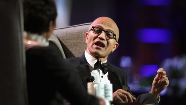 <p>
	Главният изпълнителен директор на Microsoft Сатя Надела. <em>Снимка: Getty Images News</em></p>
