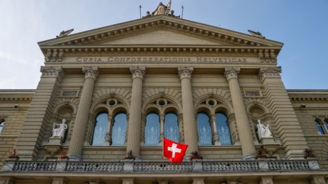<p>
	Парламентът в Берн. <em>Снимка: Bloomberg</em></p>
