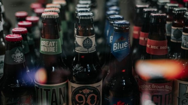 <p style="margin-bottom: 0in">
	<em>Снимка: <a href="https://unsplash.com/@rhett__noonan?utm_source=unsplash&amp;utm_medium=referral&amp;utm_content=creditCopyText">Rhett Wesley</a> on <a href="https://unsplash.com/s/photos/beer?utm_source=unsplash&amp;utm_medium=referral&amp;utm_content=creditCopyText">Unsplash</a></em></p>
