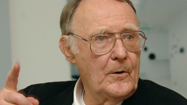 <p>
	Ингвар Кампрад смята, че му е рано да се пенсионира. Снимка: Ройтерс</p>
