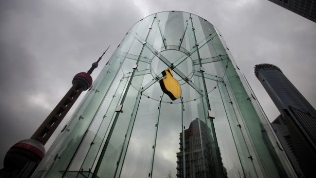 <p>
	Магазин на&nbsp;Apple в Шанхай. <em>Снимка: Ройтерс</em></p>

