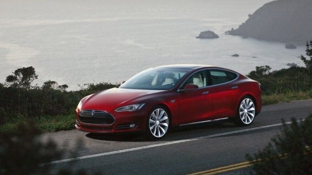 <p>
	Tesla Model S стъпи на пазара в Европа преди няколко месеца и това ще бъде първото й участие в конкурса. Снимка: Tesla</p>
