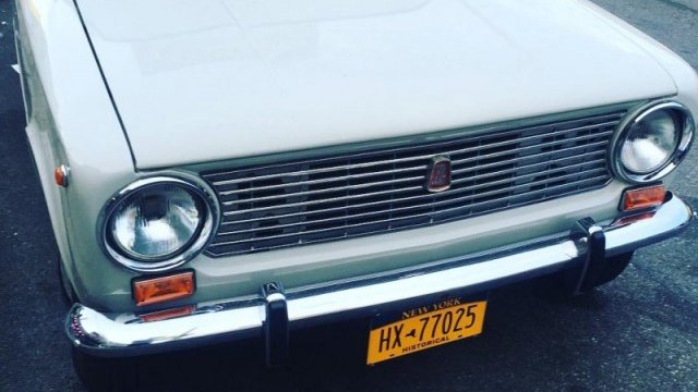 <p>
	Снимка: <em><span id="result_box" lang="bg"><span title="В начале июня состоялась первая встреча Клуба классических автомобилей Тихоокеанского побережья (CCCP — Classic Car Club of Pacific).">Instagram</span></span></em></p>
