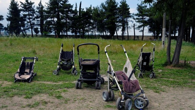 <p>
	Така изглежда лагерът в Идомени днес. <em>Снимка: Ройтерс</em></p>
