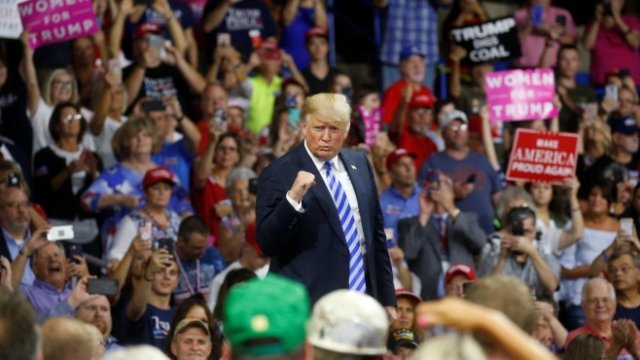 <p>
	Доналд Тръмп по време на среща с привърженици в Чарлстън <em>Снимка: Ройтерс</em></p>
