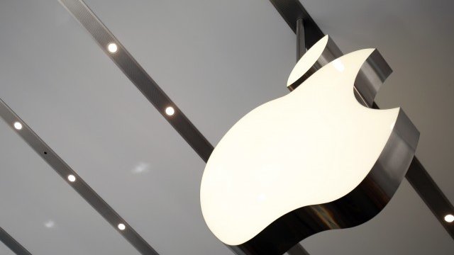 <p>
	Ръстът на Apple от последните дни докара Nasdaq до нива, на които за последно бяхме свидетели през март 2000 г. в разгара на дот-ком бума. <em>Снимка: Ройтерс</em></p>
