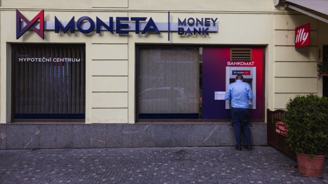 Акциите на Moneta Money Bank в Прага поеха нагоре. Снимка: Bloomberg