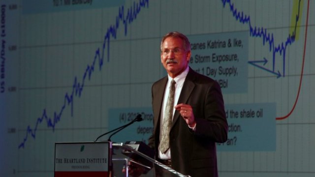 <p>
	<em>Снимка: Джо Лаймкюлър, вицепрезидент по добивите към LLOG Exploration, Ройтерс</em></p>
