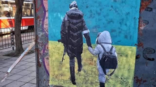 <p>
	<em>Графит в подкрепа на Украйна в центъра на София. Снимка: Димитър Кьосемарлиев, Investor Media Group</em></p>

