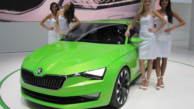 <p>
	Концепцията VisionC на тазгодишното изложение в Женева. <em>Снимки: Automedia.bg</em></p>
