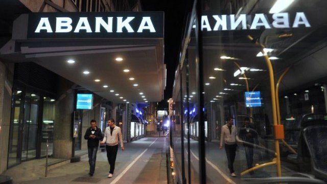 <p>
	Банките в Словения изпитват сериозни затруднения заради проблемните кредити. <em>Снимка: Ройтерс</em></p>
