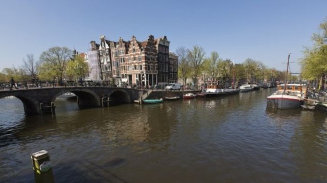 <p>
	<em>Амстердам. Снимка: Архив Ройтерс</em></p>
