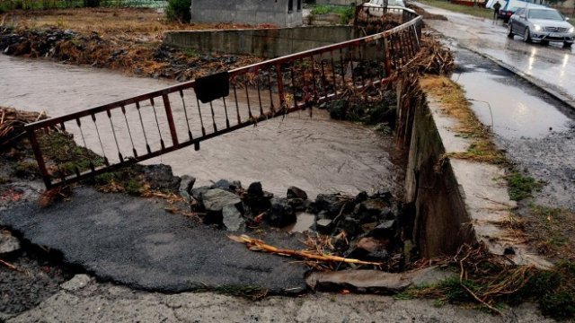 <p>
	Все още се изчисляват щетите от наводнението в Бургаско. <em>Снимка: БТА</em></p>
