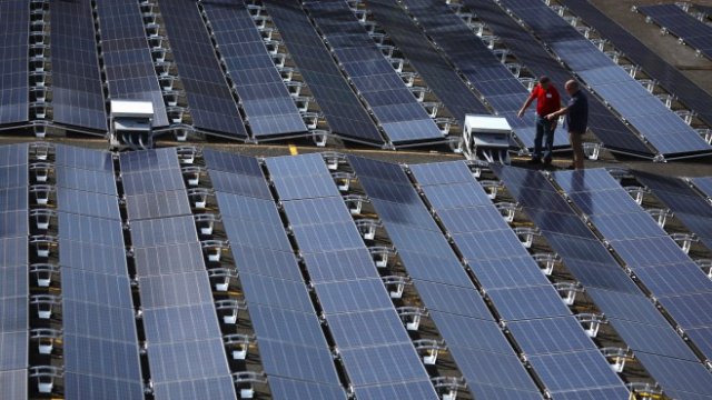 <p>
	&ldquo;Зелените&rdquo; облигации са един от източниците на финансиране за проекти за опазване на околната среда. <em>Снимка: Ройтерс</em></p>
