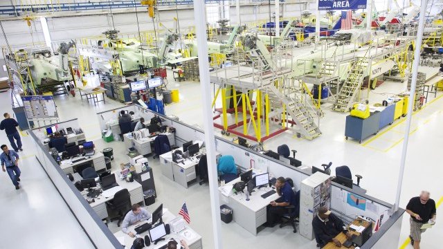 <p>
	Снимка от завода за самолети "Сикорски" в Пенсилвания. <em>Снимка: Ройтерс</em></p>
