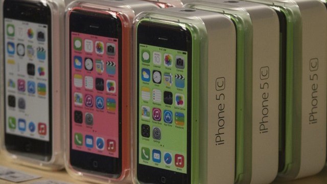 <p>
	Скъпите джаджи на Apple са примамлива цел за крадците.<em>&nbsp;Снимка: Ройтерс</em></p>
