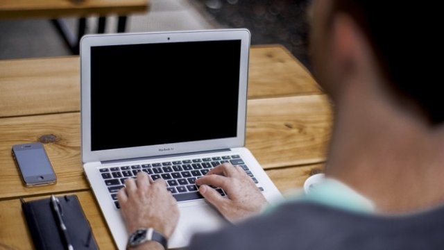 26% от българите плащат с дебитна карта за своите онлайн покупки