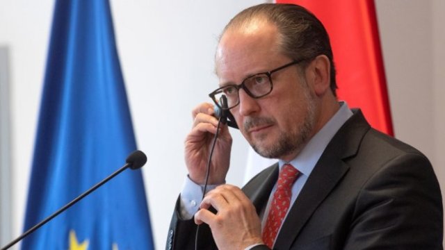 <p>
	Външният министър на Австрия Александер Шаленберг. <em>Снимка: EPA/Georgi Licovski</em></p>
