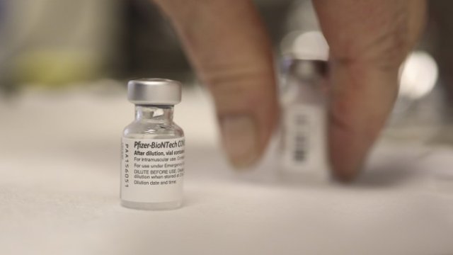 Pfizer ще търси одобрение за реваксинация