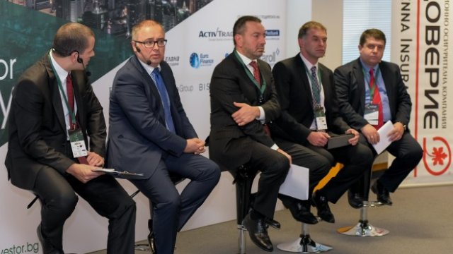 <p>
	<em>На снимката: Владимир Савов, Камен Колчев, Мирослав Маринов, Васил Големански</em></p>
