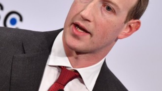 <p>
	Главният изпълнителен директор на Facebook Марк Зукърбърг по време на Мюнхенската конференция по сигурността.&nbsp;<em>Снимка: EPA/БГНЕС</em></p>
