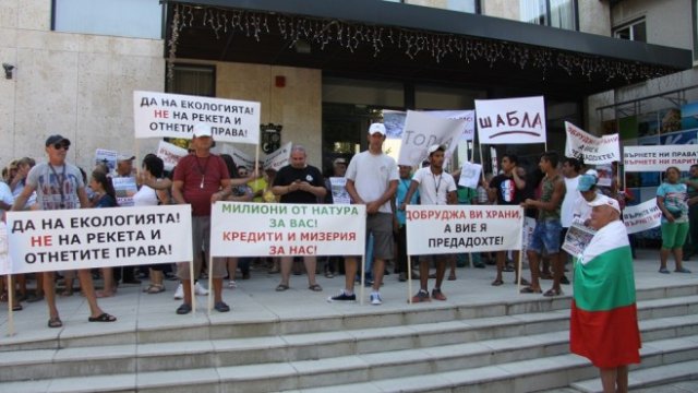 <p>
	Протестът в Каварна. <em>Снимка: БТА</em></p>
