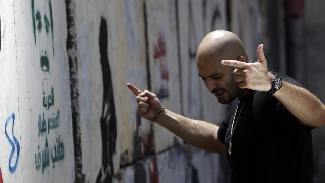 <p>
	Египетският хип хоп изпълнител Мохамед Ел Дийб също натрупа слава. <em>Снимка: Ройтерс</em></p>
