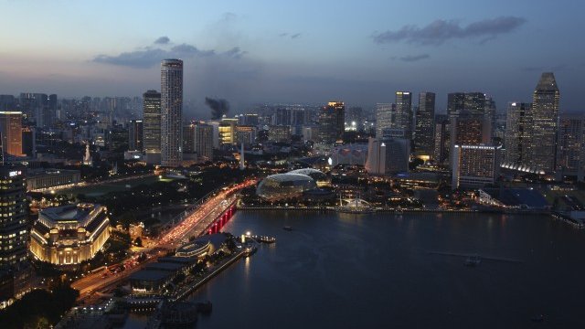 <p>
	<em>Залез над Сингапур. Снимка: Ройтерс</em></p>
