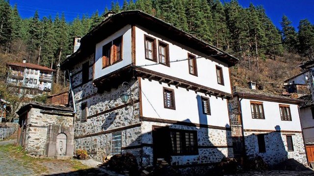 <p>
	<em>Архитектурният резерват село Широка лъка&nbsp;</em>&nbsp; Снимка: bulgariatravel.org&nbsp;</p>
