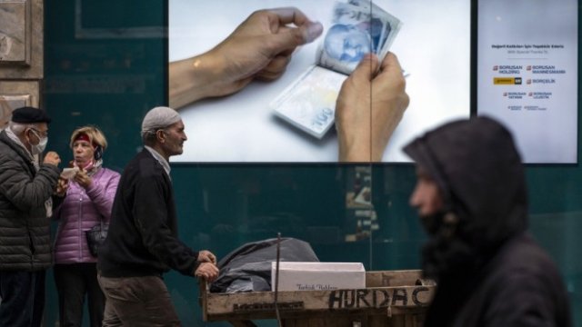 Турция прилага извънредни мерки в подкрепа на лирата