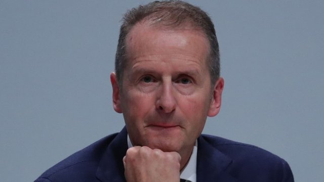 <p>
	Херберт Дийс, изпълнителен директор на Volkswagen Group. <em>Снимка: Bloomberg L.P.</em></p>
