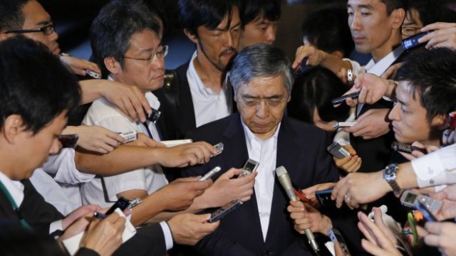 <p>
	Гуверньорът на ЯЦБ&nbsp;Харухико Курода. <em>Снимка: Ройтер</em>с</p>
