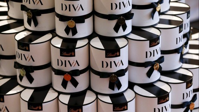 <p>
	Шоколадови изделия на Lindt &amp; Spruengli. <em>Снимка: Ройтерс</em></p>
