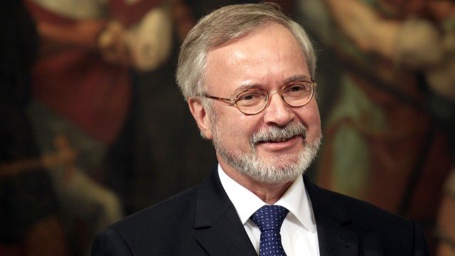 <p>
	Вернер Хойер. <em>Снимка: Архив Ройтерс</em></p>
