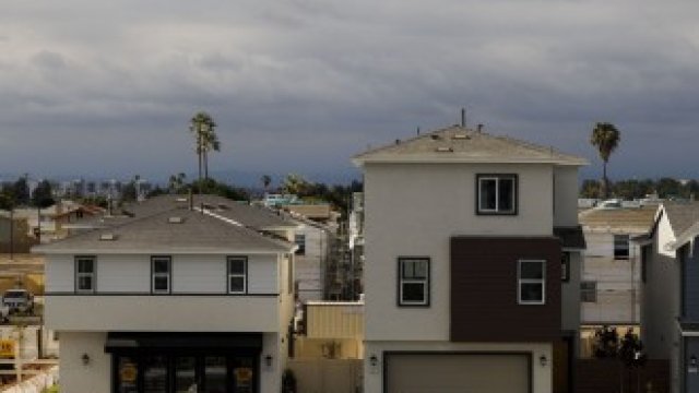 <p>
	През декември на пазара в САЩ е имало само 1,40 млн. стари жилища, което е рекордно ниско ниво. <em>Снимка:</em>&nbsp;<em>Patrick T. Fallon/Bloomberg</em></p>
