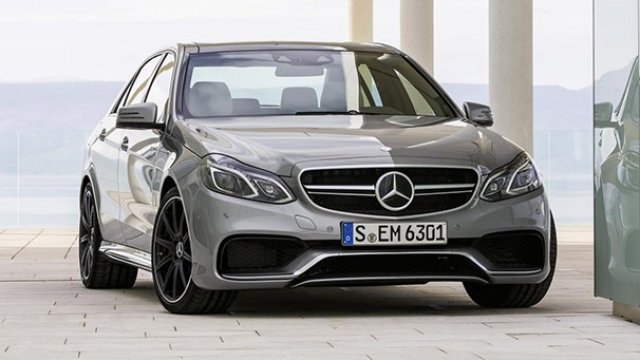 <p>
	Настоящото поколение E-Class. <em>Снимка: Mercedes</em></p>
