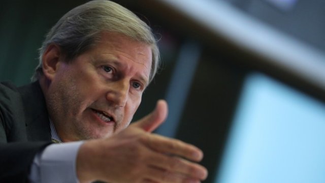 <p>
	Европейският комисар по разширяването Йоханес Хан.&nbsp;<em>Снимка: Ройтерс</em></p>
