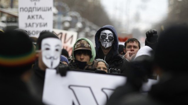 <p>
	Протестът срещу ACTA в София. Снимка: Ройтерс</p>
