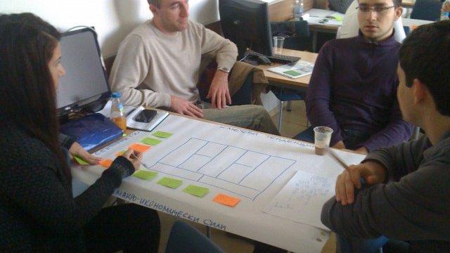 <p>
	Студенти от Висшето училище по застраховане и финанси&nbsp;по време на обучението. <em>Снимка: ВУЗФ</em></p>
