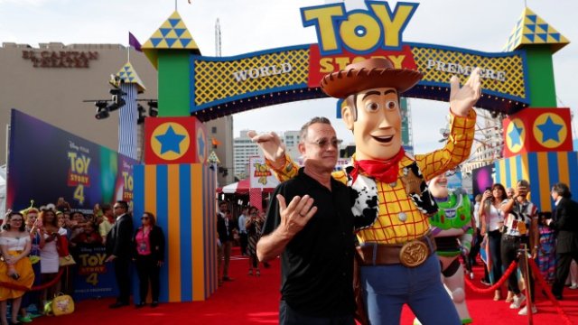 <p>
	<em>Том Ханкс на премиерата на&nbsp;&bdquo;Играта на играчките 4&ldquo; в Лос Анджелис. Снимка: Ройтерс</em></p>
