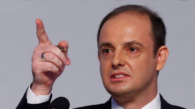 <p>
	Мурат Четинкая, гуверньорът на Турската централна банка по време на брифинга. <em>Снимка: Ройтерс</em></p>
